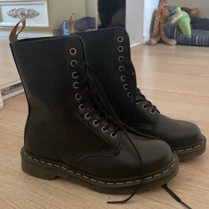 Dr. Marten (vegan) combat boots!